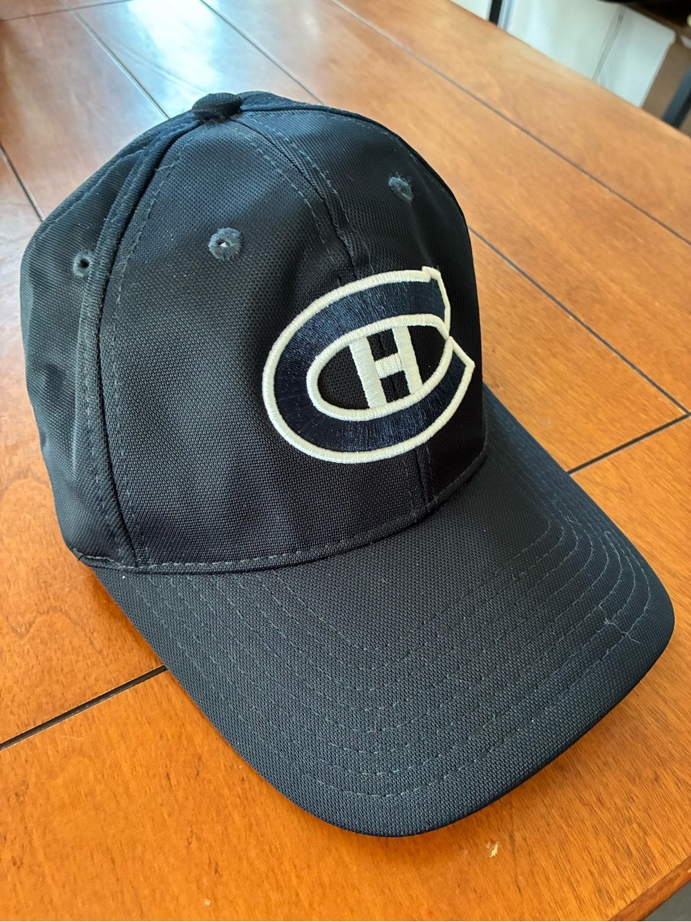 Black hockey Cap with Embroidered  canadiens Logo